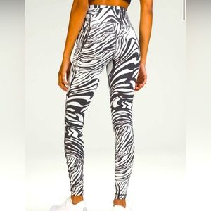 Lululemon Swift Speed High-Rise Tight 28"
Spin Off Jacquard Vapor Graphite Grey